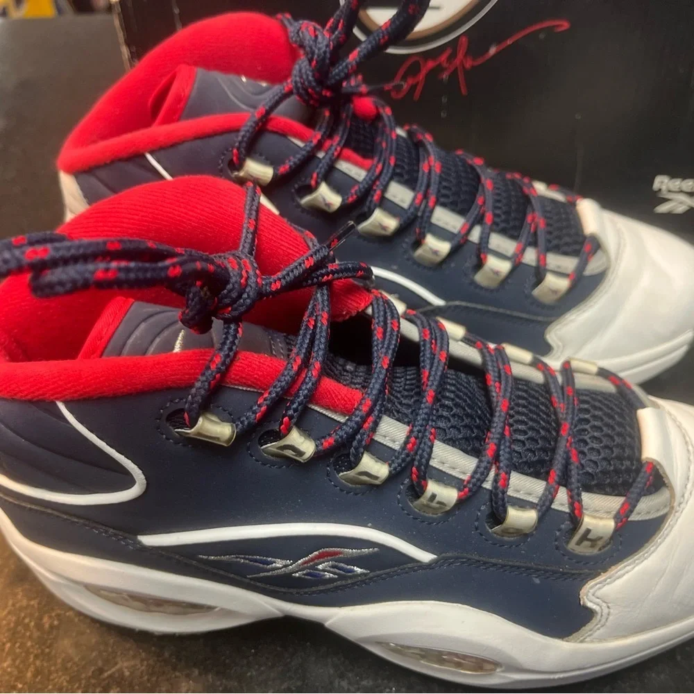 Sz 10 iverson Reebok Men's Navy, White, and Red Sneakers good condition